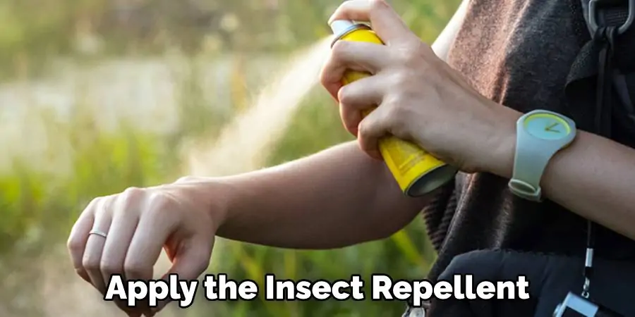 Apply the Insect Repellent